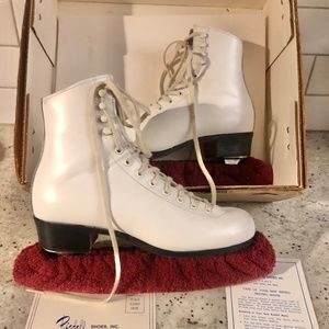 RIEDELL RED WING WHITE FIGURE SKATES MENS 5 W - LIKE NEW!
